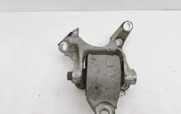 Honda Civic IX Engine mount bracket