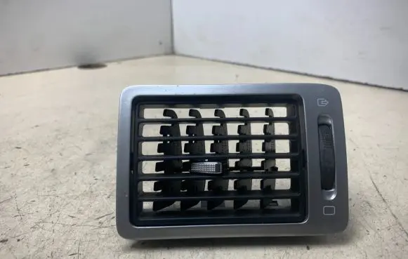Peugeot 307 Dashboard side air vent grill/cover trim