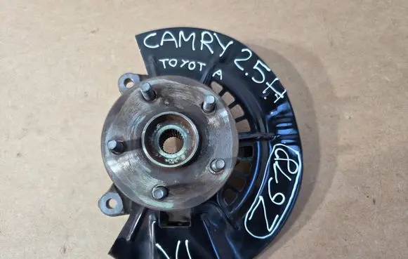 Toyota Camry VIII XV70 Front wheel hub spindle knuckle F660L