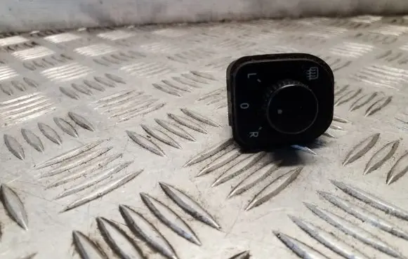 Wing mirror switch