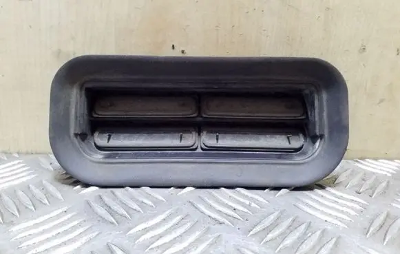 Volkswagen Phaeton Quarter panel pressure vent 3D0819466C