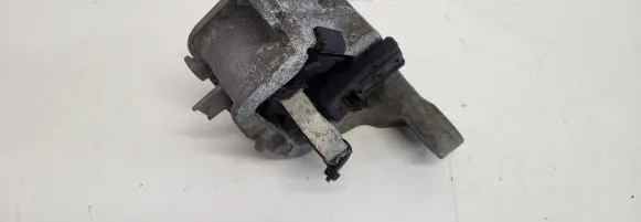 Peugeot 508 Engine mount bracket