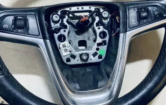 Opel Insignia A Steering wheel buttons/switches 