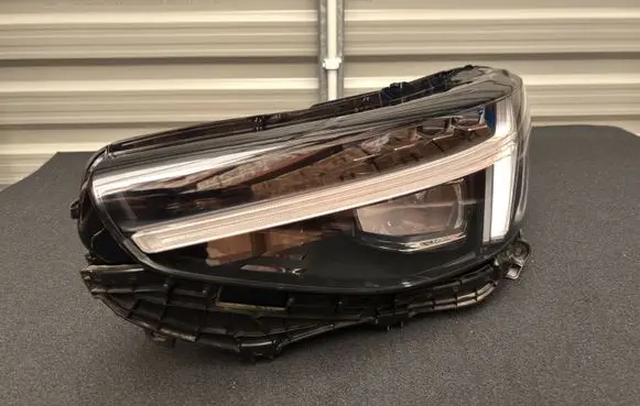 Volvo XC40 Headlight/headlamp 31655530