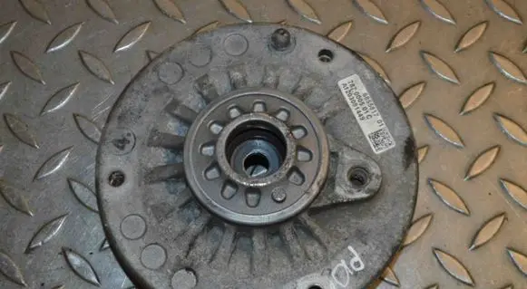 BMW 1 F20 F21 Front upper strut mount 6855817