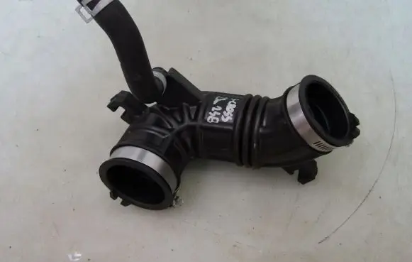 Suzuki SX4 S-Cross Air intake hose/pipe