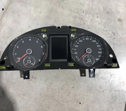 Volkswagen PASSAT CC Speedometer (instrument cluster) 3C8920970
