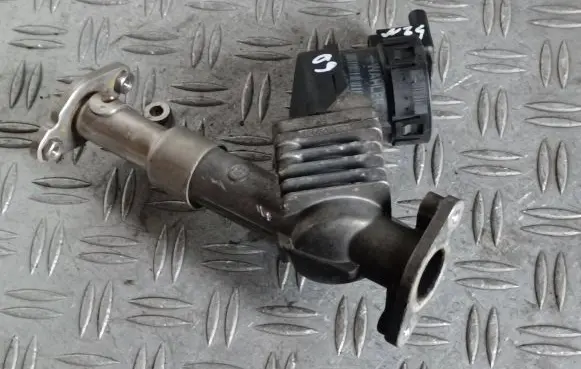 BMW 3 E90 E91 EGR valve 7563241 325808043