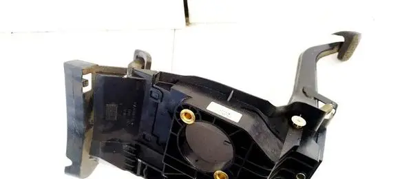 Mercedes-Benz C W203 Clutch pedal A2032903101