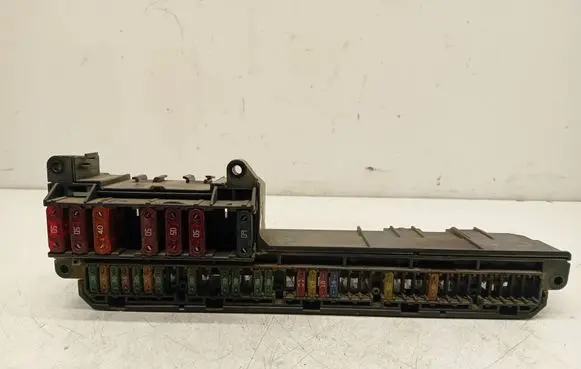 BMW 5 E60 E61 Fuse module 25613290
