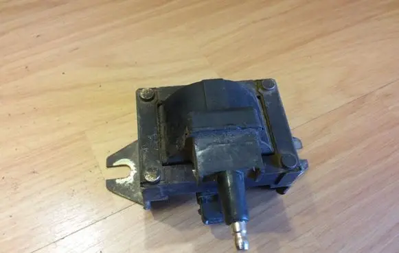 Renault Twingo I High voltage ignition coil BAE504