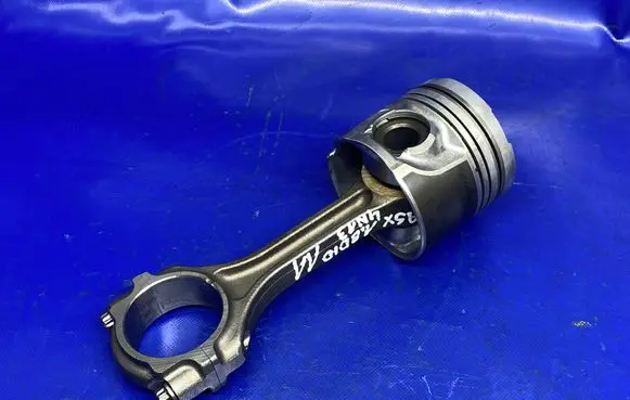 Mitsubishi ASX Piston with connecting rod M174 4N13