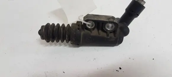 Clutch slave cylinder