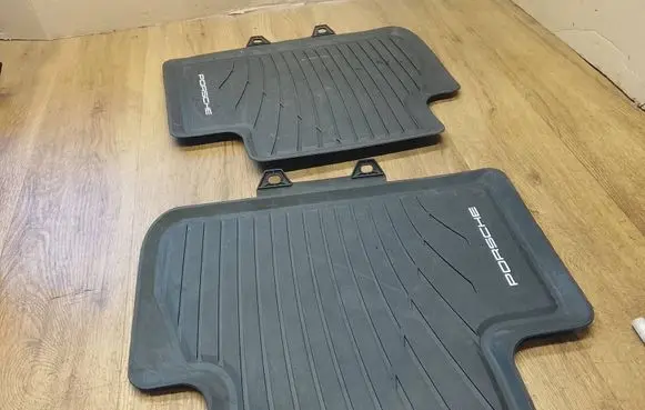 Porsche Macan (95B) Rear floor mat 95B04480042