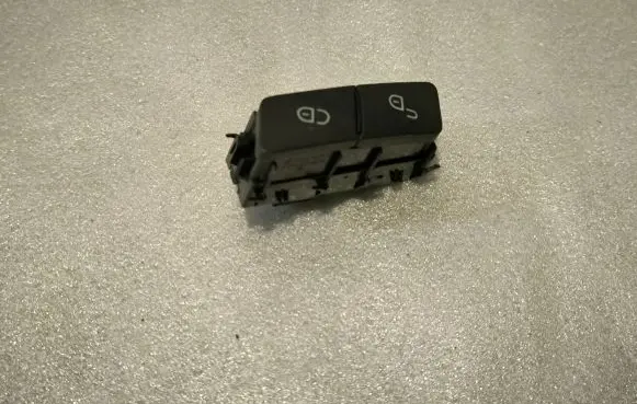 Mercedes-Benz C W204 Central locking switch button A2048706310