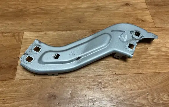 Peugeot Partner Headlight/headlamp mounting bracket