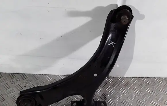 Nissan Qashqai Front lower control arm/wishbone