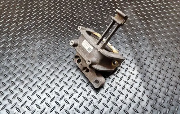 Skoda Superb B8 (3V) Engine mount bracket 3Q0199262J