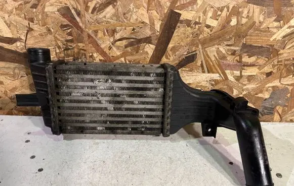 Opel Zafira A Intercooler air channel guide 9129519