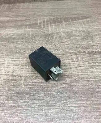 Volkswagen Golf V Other relay 321955531A