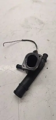 Volkswagen PASSAT B6 Engine coolant pipe/hose 038121132D
