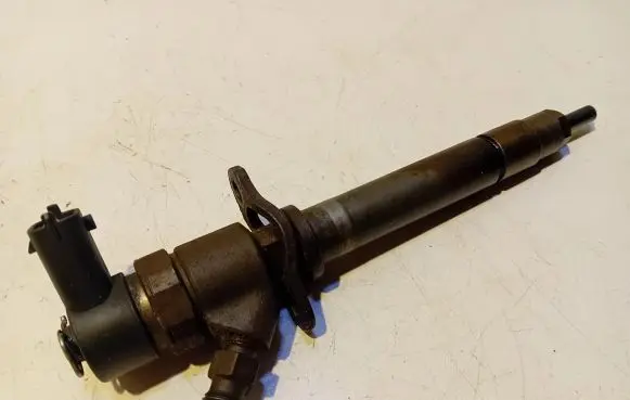 Volvo S80 Fuel injector 8658352