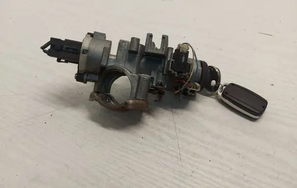 Mazda 626 Ignition lock 7f20