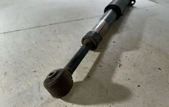 Dodge Challenger Rear shock absorber/damper 68310205AA P68310205AA 34916017