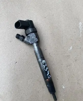 Mercedes-Benz E W210 Fuel injector 0445110025 E2340