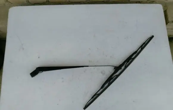 Nissan Terrano Front wiper blade arm