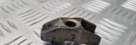 Audi A4 S4 B5 8D Fuel Injector clamp holder 