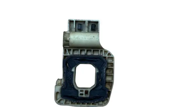 BMW 5 G30 G31 G38 Radiator mount bracket 8632139