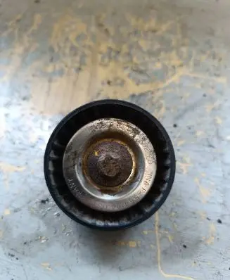 Mercedes-Benz E W212 Belt tensioner pulley A6512000270
