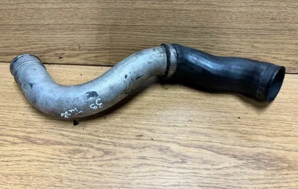 BMW 5 E39 Intercooler hose/pipe 2249669