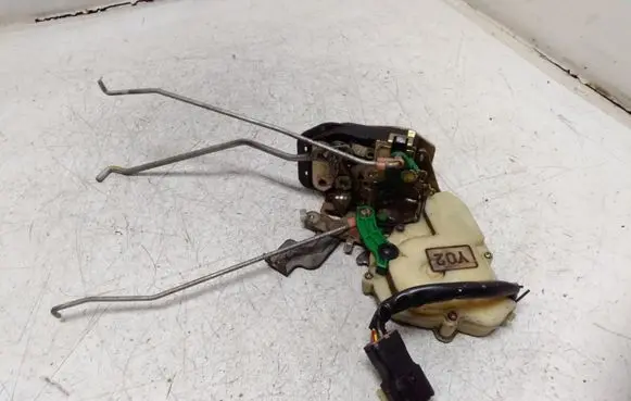 KIA Sorento Front door lock 040614