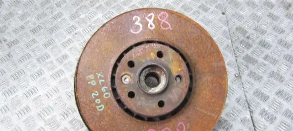 Volvo XC60 Front wheel hub spindle knuckle