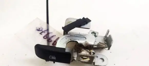 Mazda 5 Fuel tank opening switch 