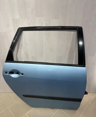Mitsubishi Grandis Rear door