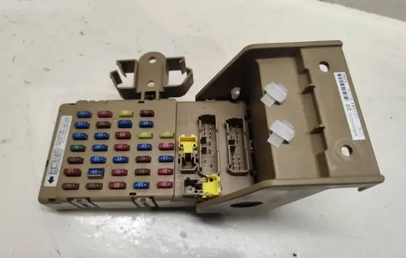 Subaru Forester SH Fuse module 82201FG010 101094