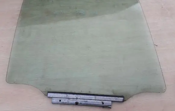 Toyota Land Cruiser (J120) Rear door window glass 6811360221