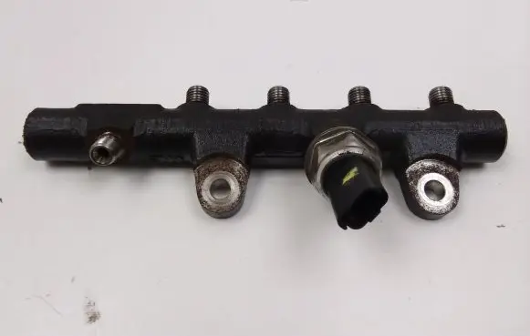 Nissan Qashqai Fuel main line pipe 175210651R 161910333
