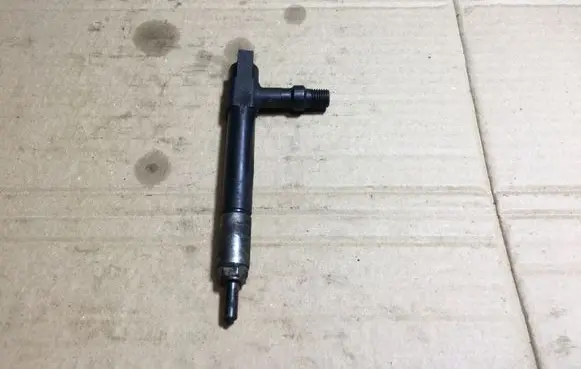 Mazda Premacy Fuel injector 6960