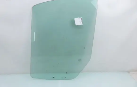 Mercedes-Benz Sprinter W906 Front door window glass four-door 