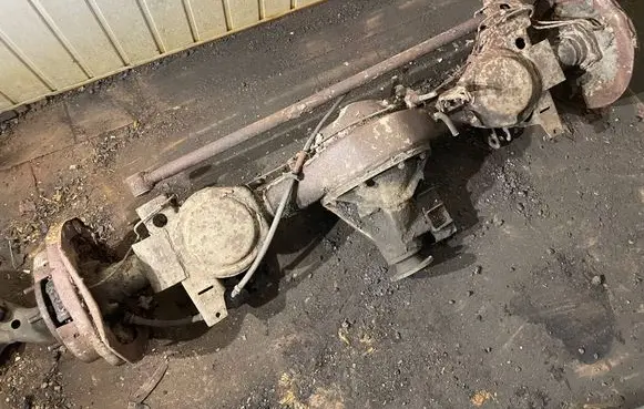 Mitsubishi Pajero Sport I Rear axle beam with reductor 