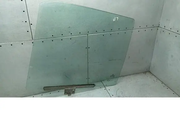 Volkswagen Polo II 86C 2F Front door window glass four-door 