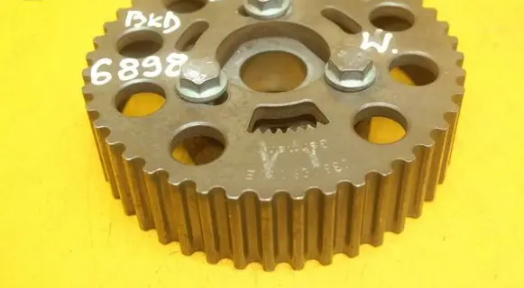 Volkswagen Touran I Camshaft pulley/ VANOS 038109111E 03G109240