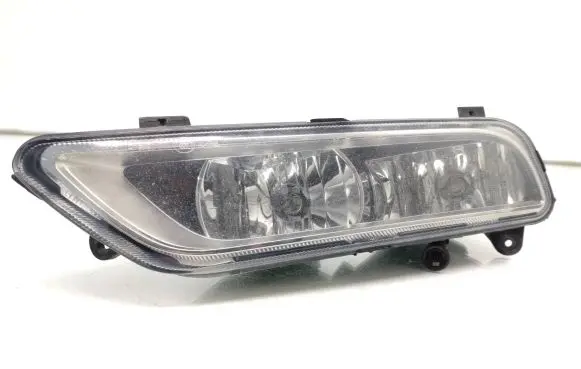 Volkswagen PASSAT B7 Front fog light 176623