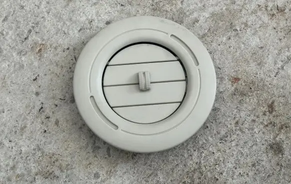 Chrysler Grand Voyager V Air vent grill in roof 
