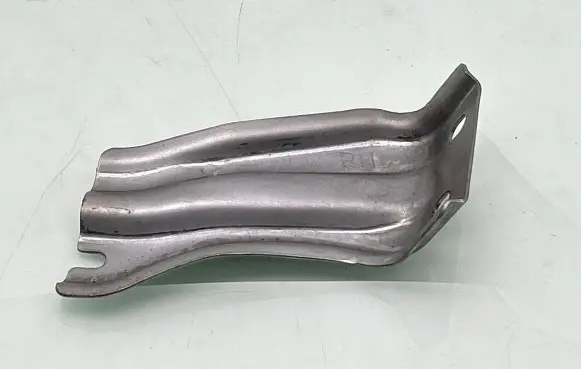 Nissan Navara D23 Fender mounting bracket