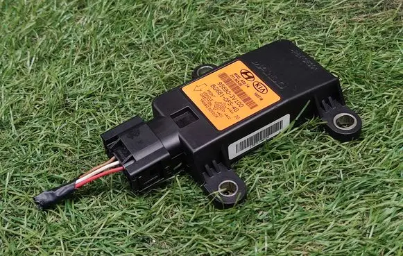 Hyundai i40 ESP acceleration yaw rate sensor 956903V100 BG6810F540